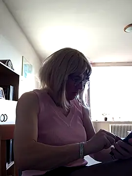 simone xdressing online show from November 26, 2:20 pm