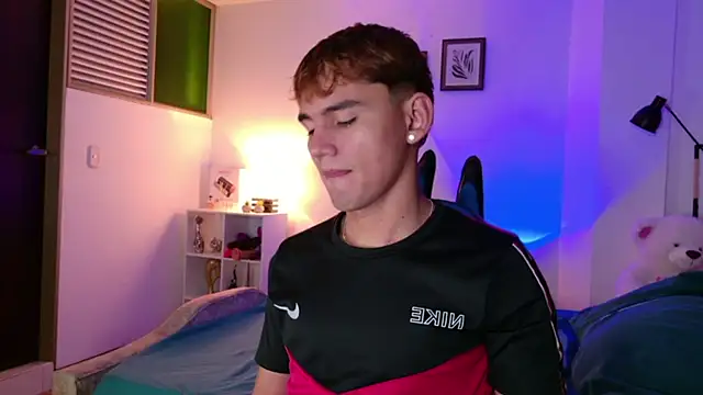 estebanperez 26 online show from March 20, 10:41 am