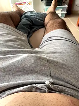 Yannick04 online show from November 20, 1:32 pm