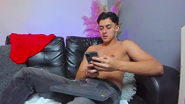 ZeusBrant online show from March 12, 2:03 pm