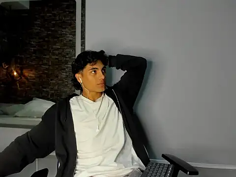 MattFiore online show from January 17, 7:38 pm