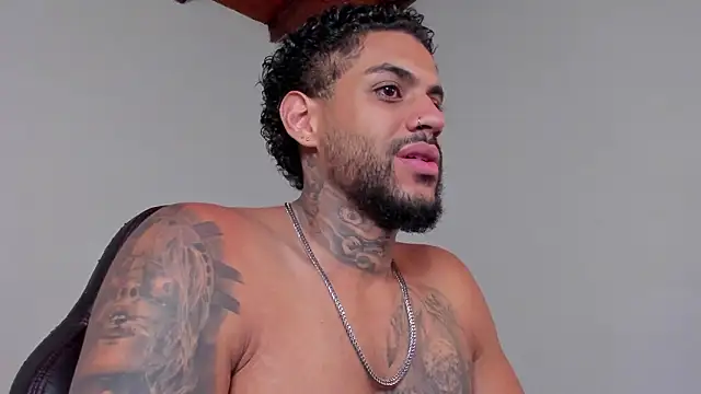 LuigiVitale 1 online show from February 3, 2:42 am