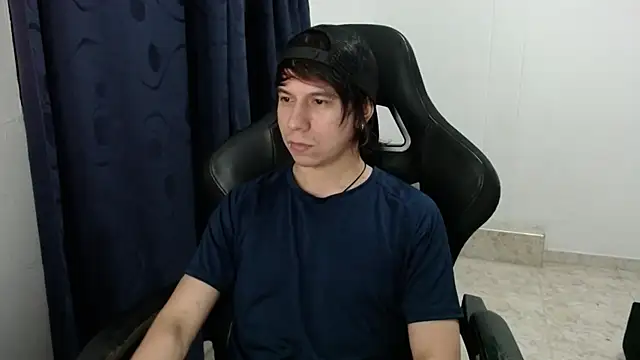 Daniell Young online show from November 18, 7:34 am