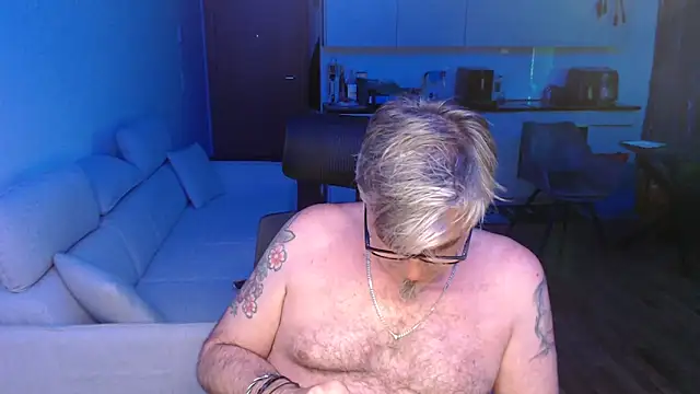 Buidapest online show from April 26, 10:39 pm