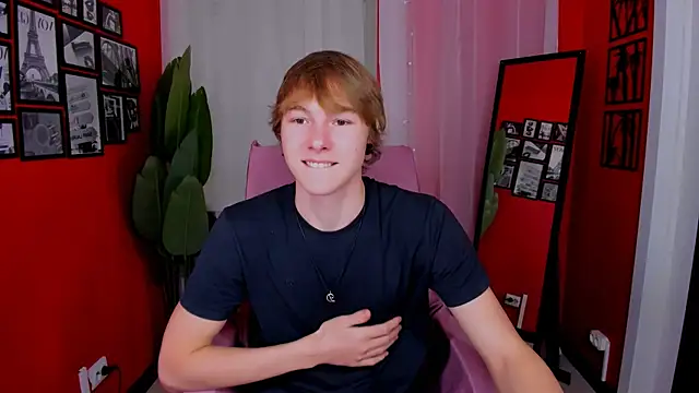 DonaldWoon online show from December 4, 4:03 pm