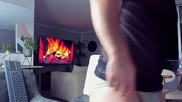 Valenthino Salvatore online show from April 19, 3:17 am