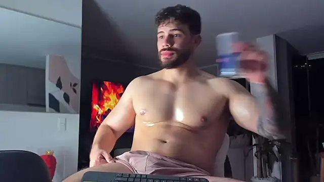 Valenthino Salvatore online show from April 5, 5:26 am