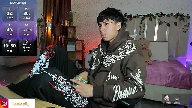 kaelwolf tay online show from February 7, 7:30 pm