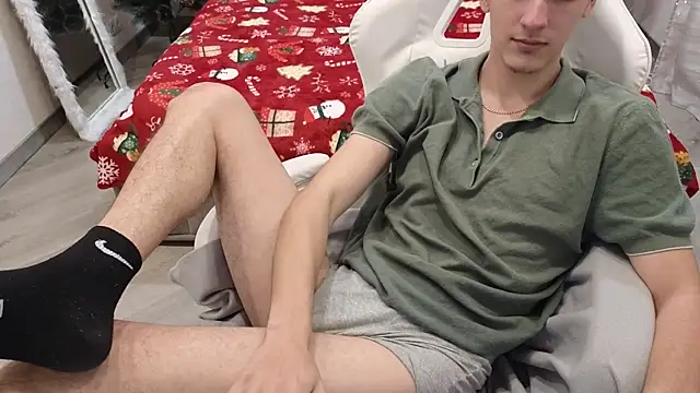 MoonlinSkinn online show from December 19, 8:44 am