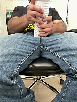 2addictivelyhorny online show from April 18, 10:27 am