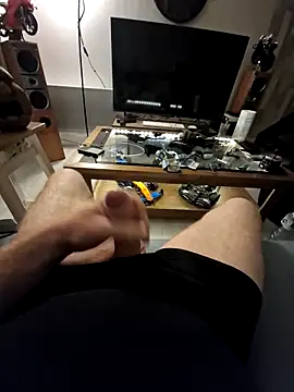 Mangeur44  online show from December 15, 7:44 pm