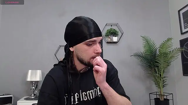 KaneHunter online show from April 18, 7:07 pm