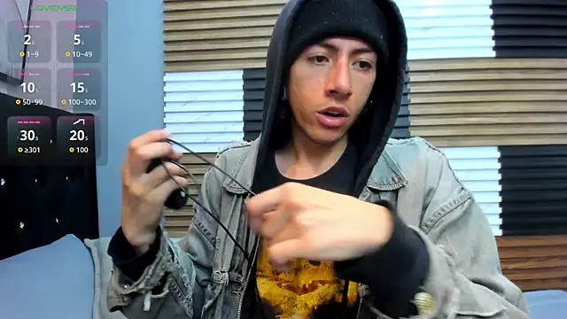 LiamShelby online show from December 21, 3:25 am