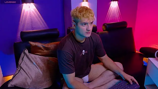 KaelSwitch online show from January 12, 8:24 pm