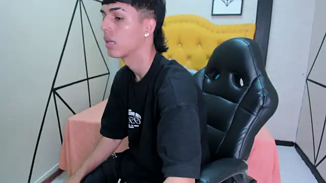 Ethan Jamees online show from January 31, 7:34 pm