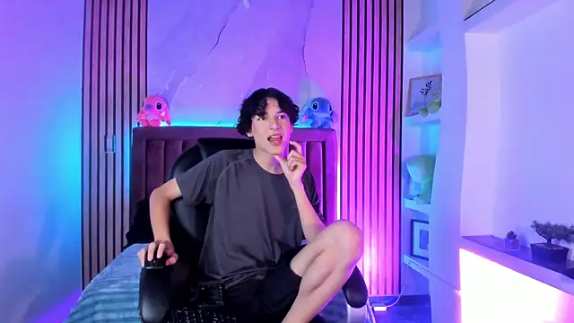 SthepanodiMonaco online show from April 11, 3:24 am