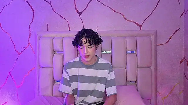 SthepanodiMonaco online show from March 19, 3:43 am