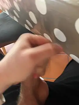 hannes256102 online show from March 22, 11:48 am