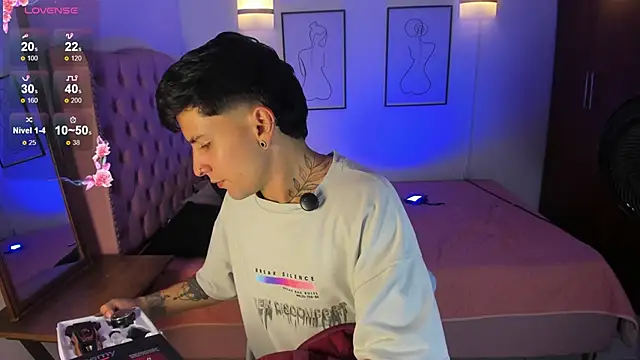 vaalentiino online show from March 30, 6:42 pm