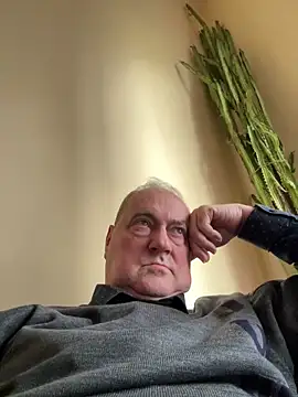 csikar online show from April 13, 12:06 pm