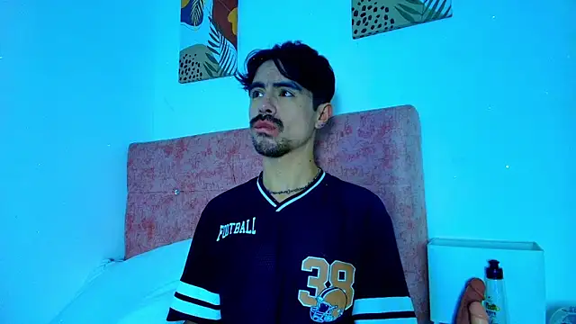 Ethan Briggs online show from January 13, 3:22 am