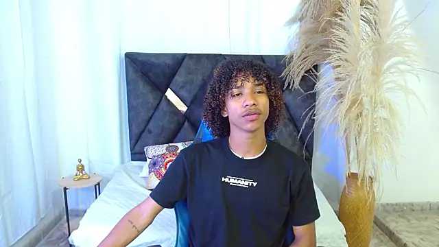 angelll18  online show from February 13, 9:20 pm