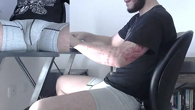 mateoconde00 online show from February 21, 1:17 am