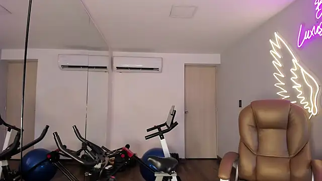  TaylorBlack online show from April 5, 11:50 am