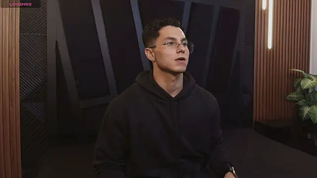 Noah Clarkk online show from February 17, 5:28 am