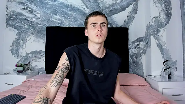 SpaceBoy1 online show from March 2, 10:06 pm