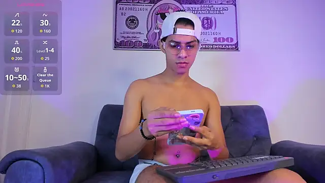 Victor LatinBoy online show from April 9, 3:37 am