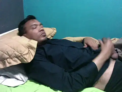 latinomoreno95 online show from July 27, 6:42 am