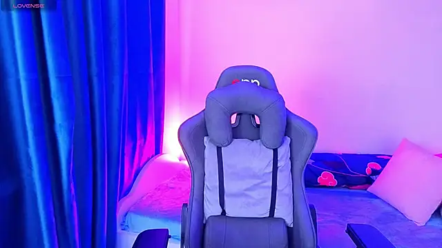 lucidangelok1 online show from April 23, 5:23 am