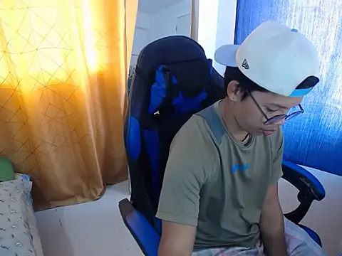 holly oreo online show from June 30, 2:12 am