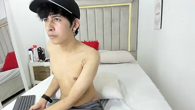 julian xx online show from January 13, 7:51 pm