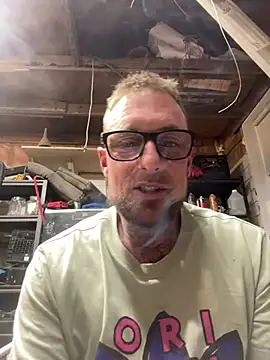 WIDBIGWHITECOCK online show from April 25, 3:31 am