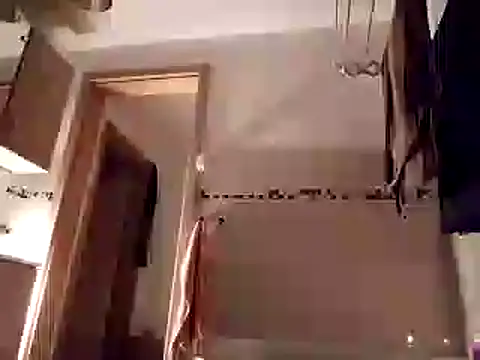 Snapshot of Erz84 chatting on February 14, 2:28 am Erz84 online show from February 14, 2:28 am