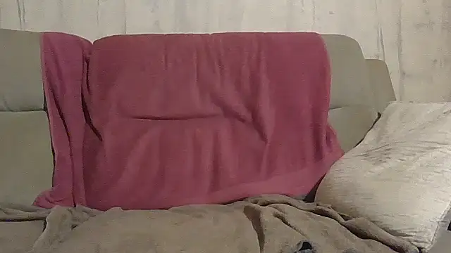 Helinetrav online show from February 6, 9:01 pm