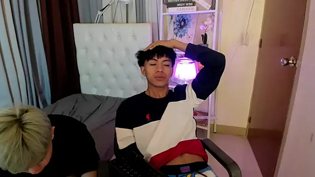 davincihugecock online show from April 18, 7:07 pm