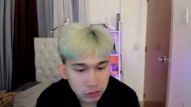 davincihugecock online show from April 18, 7:58 pm