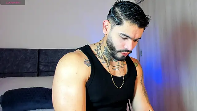 thiago ferrari  online show from February 23, 10:55 pm