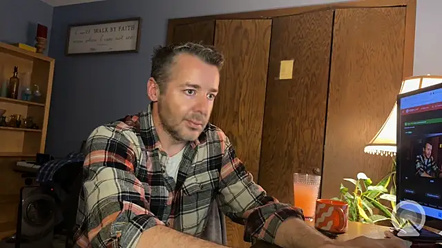 chrisw8140 online show from April 13, 2:12 am