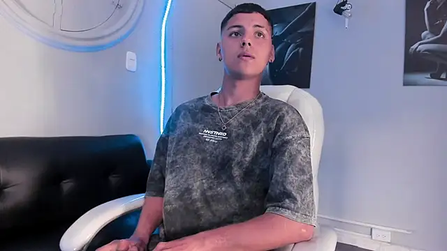 Liam9  online show from January 15, 2:48 am