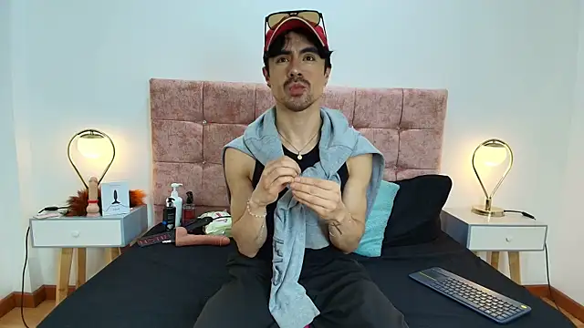 Ethan Briggs  online show from April 17, 8:00 pm