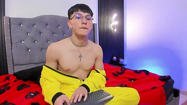 Alexander Collinss online show from February 3, 6:22 am