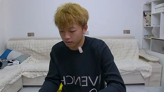 Chocolates-001 online show from February 22, 11:22 am