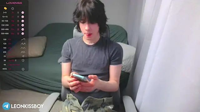 LeonBoykisser online show from March 16, 10:08 am