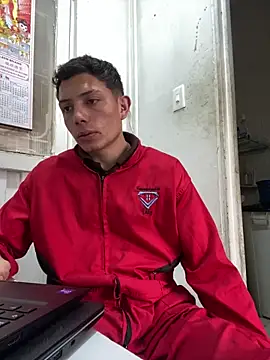 santiObrero online show from February 9, 7:40 pm