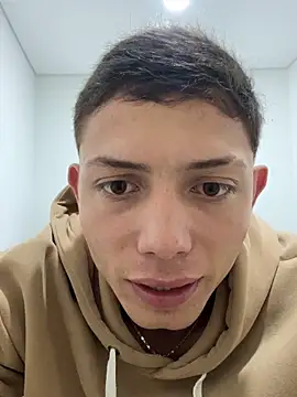 santiObrero online show from February 17, 12:31 am