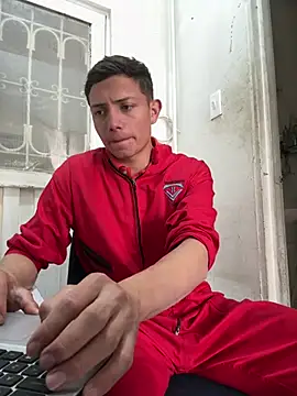 santiObrero online show from April 18, 8:09 pm